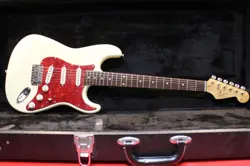 USED SQUIRE BY FENDER STRATOCASTER WHITE ELECTRIC GUITAR GT389 241107