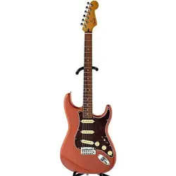 FENDER PLAYER PLUS STRATOCASTER(AGED CANDY APPLE RED /PAU FERRO)