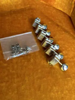 FENDER VINTAGE STYLE INLINE NICKEL TUNERS FOR STRAT/TELE STAGGERED