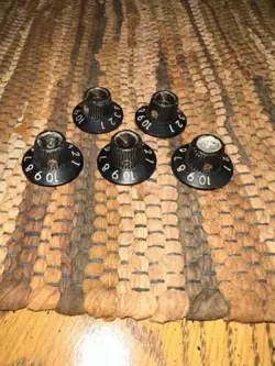 VINTAGE FENDER KNOBS