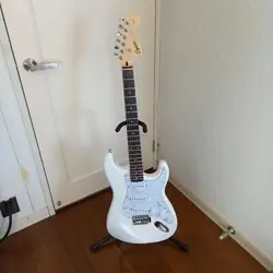 SQUIER BY FENDER AFFINITY STRATOCASTER  SAFE PACKING!