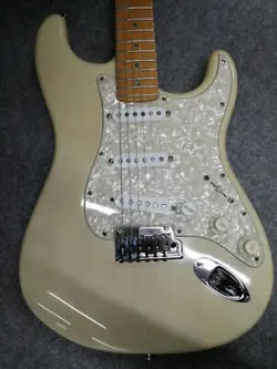 FENDER USA STRATO CASTER AMERICANDELUXE STRATOCASTER TYPE ELECTRIC GUITAR