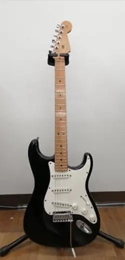 FENDER AMERICAN STANDARD STRATOCASTER TYPE ELECTRIC GUITAR EXCELLENT CONDITION