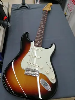 FENDER MEXICO CLASSIC 60S STRATOCASTER  ELECTRIC GUITAR EXCELLENT CONDITION