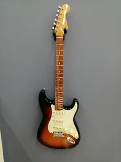 FENDER MEXICO VINTERA 60S STRAT PF 3TS  ELECTRIC GUITAR EXCELLENT CONDITION