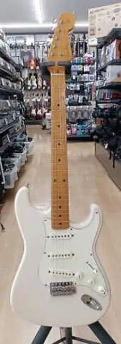 FENDER JAPAN ST57 STRATOCASTER ELECTRIC GUITAR EXCELLENT CONDITION