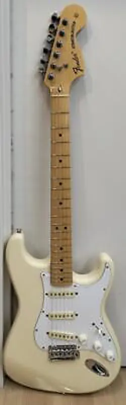 FENDER ST72  STRATOCASTER TYPE ELECTRIC GUITAR EXCELLENT CONDITION