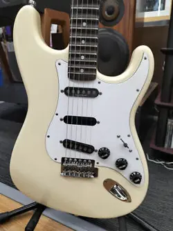 FENDER JAPAN ST72-85SC  ELECTRIC GUITAR EXCELLENT CONDITION