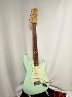 FENDER MEXICO VINTERA 60S STRAT PF SFG  ELECTRIC GUITAR EXCELLENT CONDITION