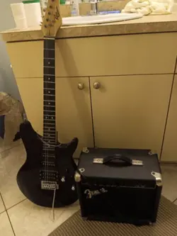 ROUGE ROCKETEER GUITAR AND FENDER FRONTMAN