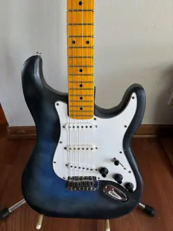 ELECTRIC FENDER SQUIRE GUITAR