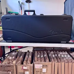 FENDER DELUXE MOLDED TSA STRAT/TELE CASE MINT DC242