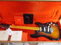 FENDER AMERICAN ULTRA LUXE STRATOCASTER WITH FENDER TWEED HARD CASE