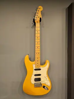 STRATOCASTER HSS BUTTERSCOTCH