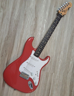1990'S FENDER RED