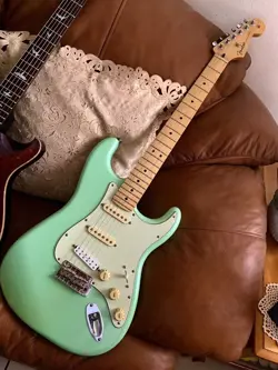 STRATOCASTER MIM SURF