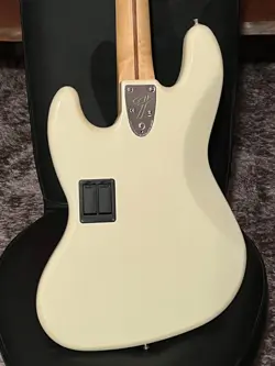 SIGNATURE FENDER JAZZ