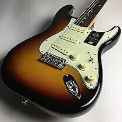 FENDER AMERICAN VINTAGE II 1961 STRATOCASTER (3 COLOR SUNBURST)