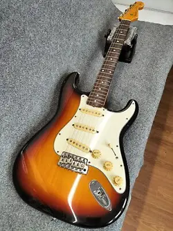 FENDER JAPAN ST62-US USED BASSWOOD BODY MAPLE NECK ROSEWOOD FINGERBOARD SUNBURST