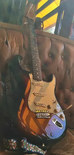 STRATOCASTER 2010 3-COLOR