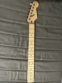 ALLPARTS FENDER LICENSED NECK FOR STRATOCASTER, 22 FRETS, MAPLE