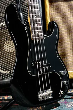 FENDER AMERICAN PRECISION BASS / 2006 (2006)