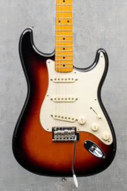 USED FENDER VINTERA '50S STRATOCASTER MODIFIED, MAPLE FINGERBOARD, 2-COLOR