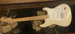 ONE FENDER STRATOCASTER