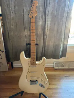 FENDER SQUIER STRATOCASTER INDONESIA