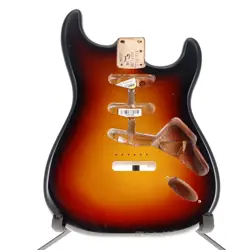 FENDER AMERICAN VINTAGE II '61 STRATOCATER ALDER 3 TONE SUNBURST FINISH