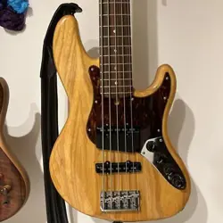 FENDER DELUXE JAZZ BASS V KAZUKI ARAI