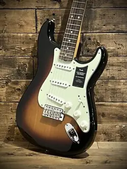 FENDER VINTERA II 60S STRATOCASTER - -