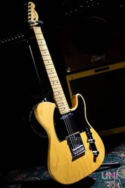 FENDER AMERICAN STANDARD / ELECTRIC GUITAR W/ ORIGINAL HC MADE IN 2013 USA