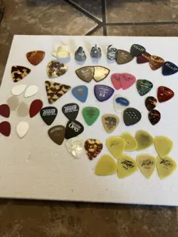 PICKS FENDER PEAVEY