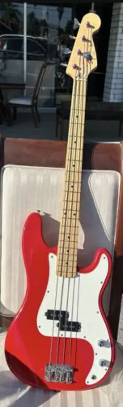 4-STRING GUITAR RED
