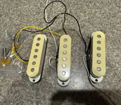 PICKUPS CREAM/WHITE SSS