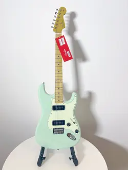 FENDER NOVENTA STRATOCASTER - SURF GREEN, MAPLE FINGERBOARD