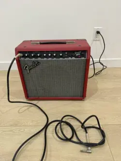 FENDER FRONTMAN 25R , PR 498 ELECTRIC GUITAR AMP - RARE RED COLOR NICE