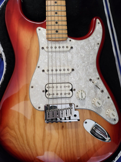 2000 FENDER STANDARD STRATOCASTER ELECTRIC GUITAR SIENNA SUNBURST USA