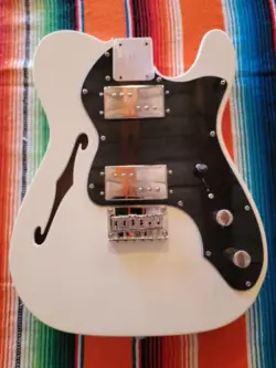 FENDER SQUIRE 70S CLASSIC VIBE TELECASTER THINLINE BODY WHITE