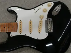 FENDER JAPAN ST-33M USED 1986 MAPLE NECK MAPLE FINGERBOARD BLACK