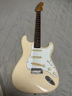 FENDER STRATOCASTER SE800 ELECTRIC GUITAR WITH SPARE PARTS - USED