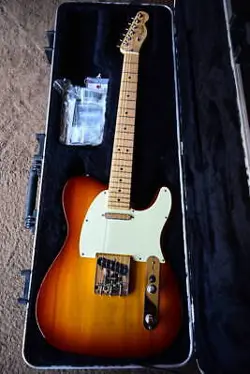 ELECTRIC GUITAR FENDER TELECASTER HONEY BURST MADE IN USA WITH HARD CASE
