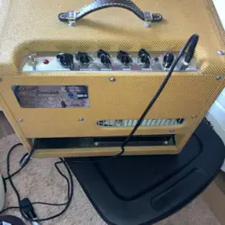 FENDER BLUES JUNIOR 120V GUITAR COMBO AMPLIFIER - LACQUERED TWEED B-665660.PARTS