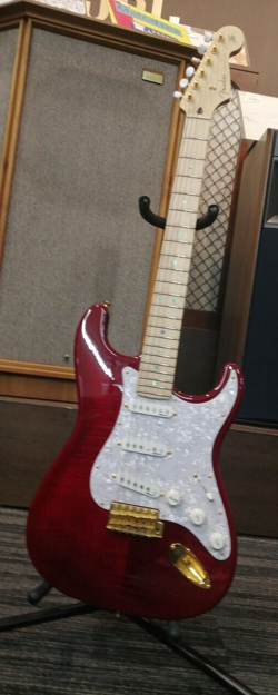 FENDER JAPAN EXCLUSIVE RICHIE KOTZEN STRATOCASTER TRANSPARENT RED BURST USED