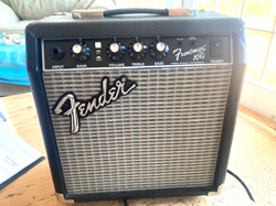 FENDER FRONTMAN 10G AMPLIFIER-COMPACT-SILVER FACE-OVERDRIVE GLITCHY-GREAT SOUND