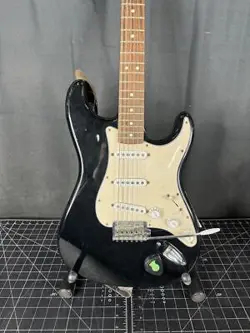 FENDER AMERICAN STANDARD STRATOCASTER BLACK ELECTRIC GUITAR