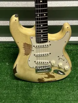 STRATOCASTER RELIC HSS