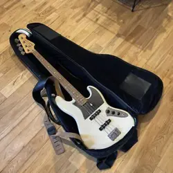 FENDER JAPAN JAZZ BASS WHITE SAFE PACKING!
