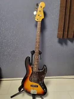 FENDER CLASSIC 60S JAZZ BASS SAFE PACKING!